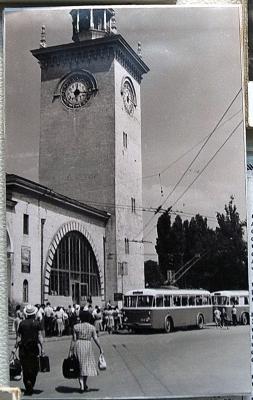 Прикрепленное изображение: посадка в тралл на вокзале, нач. 60-х.jpg